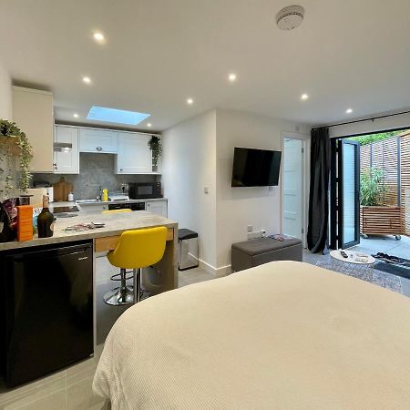 Tiny Home, Boscombe Manor Bournemouth Ngoại thất bức ảnh