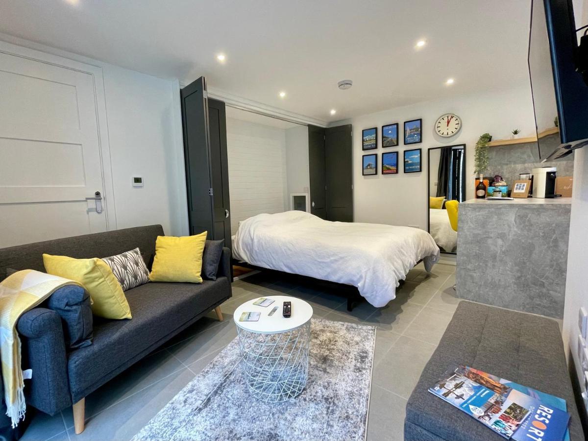 Tiny Home, Boscombe Manor Bournemouth Ngoại thất bức ảnh